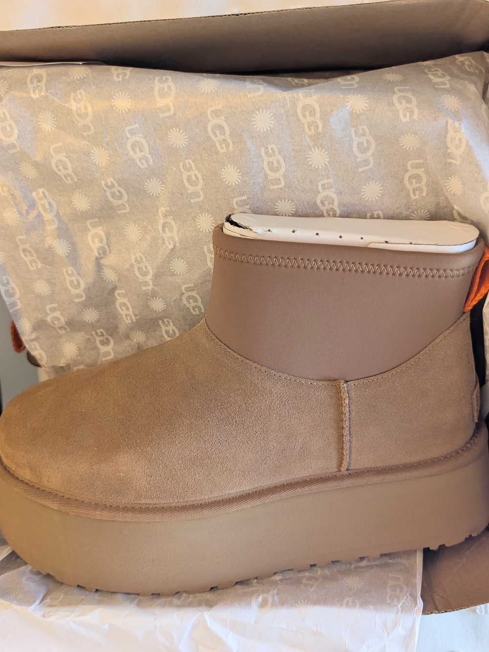 UGG MINI DIPPER still In Box - Picture 2 of 9